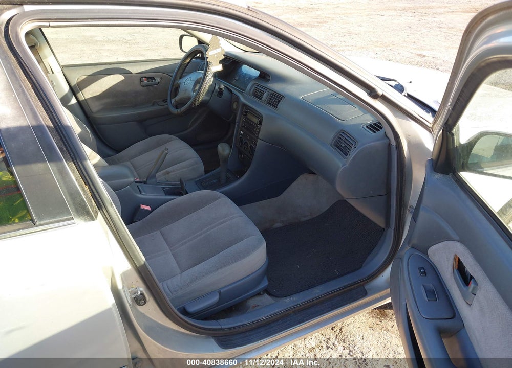 2001 TOYOTA CAMRY CE VIN: 4T1BG22K41U858690