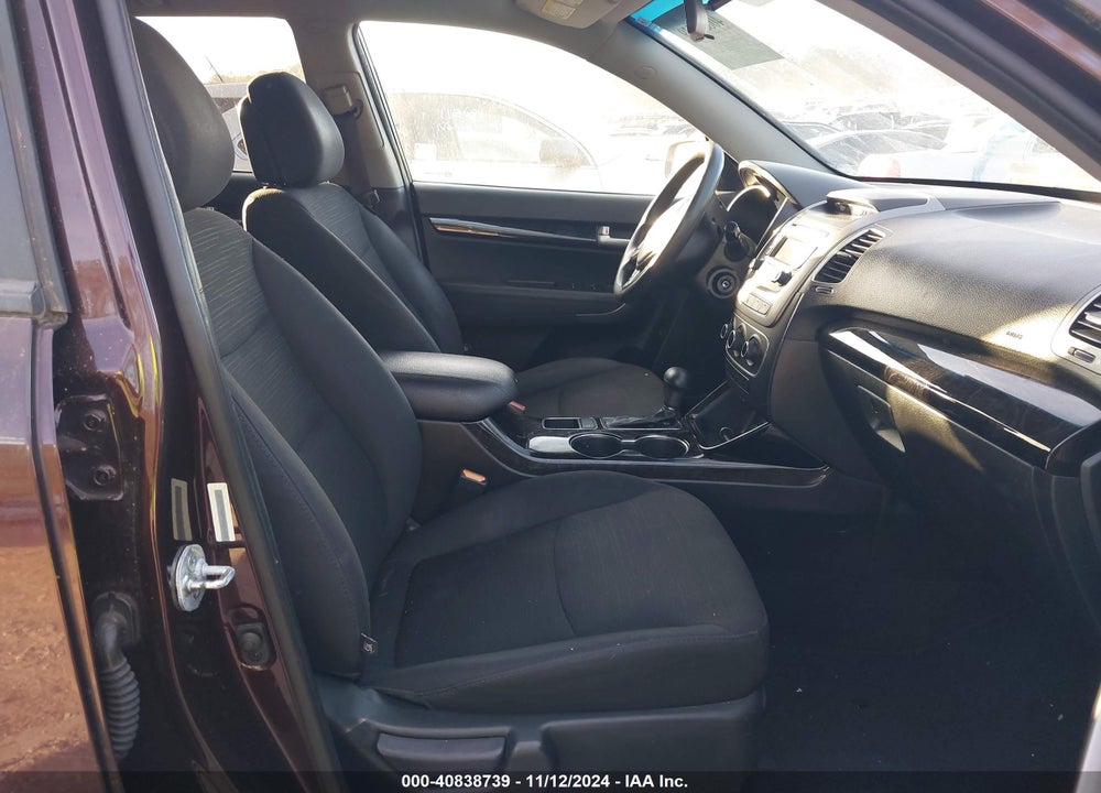 2015 KIA SORENTO LX VIN: 5XYKT3A68FG621378