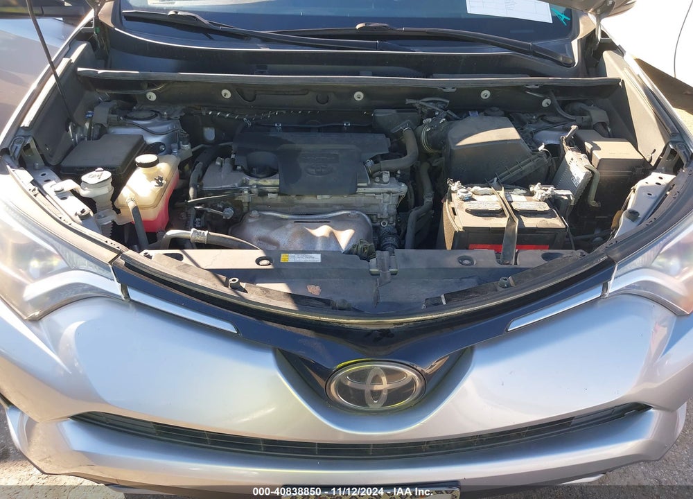 2018 TOYOTA RAV4 XLE VIN: 2T3WFREV8JW414951