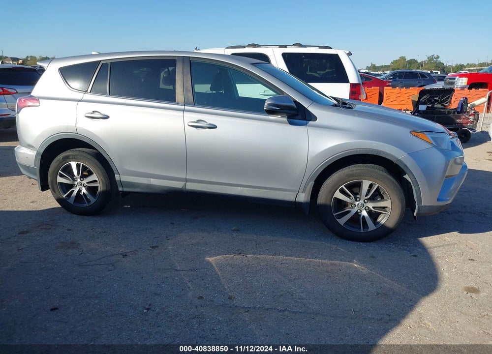 2018 TOYOTA RAV4 XLE VIN: 2T3WFREV8JW414951