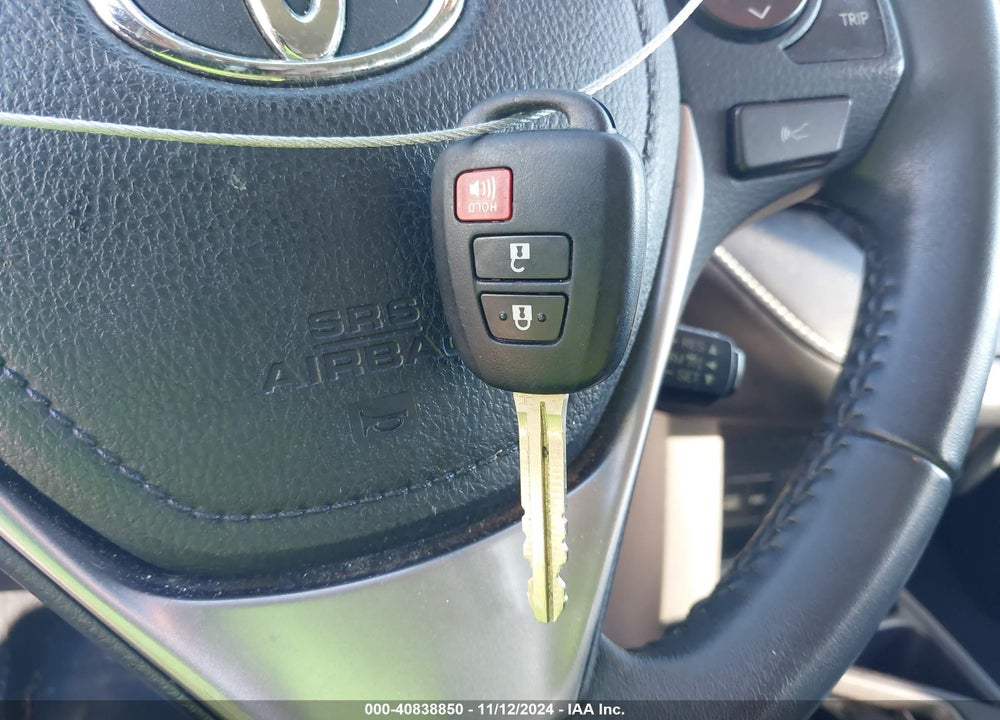 2018 TOYOTA RAV4 XLE VIN: 2T3WFREV8JW414951