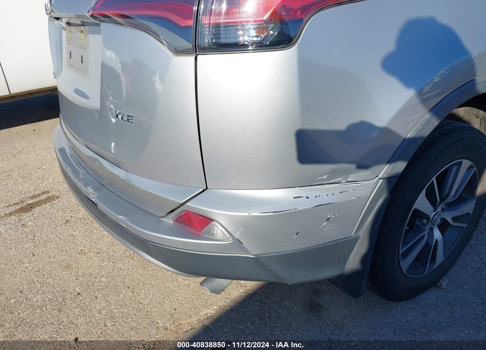 2018 TOYOTA RAV4 XLE VIN: 2T3WFREV8JW414951