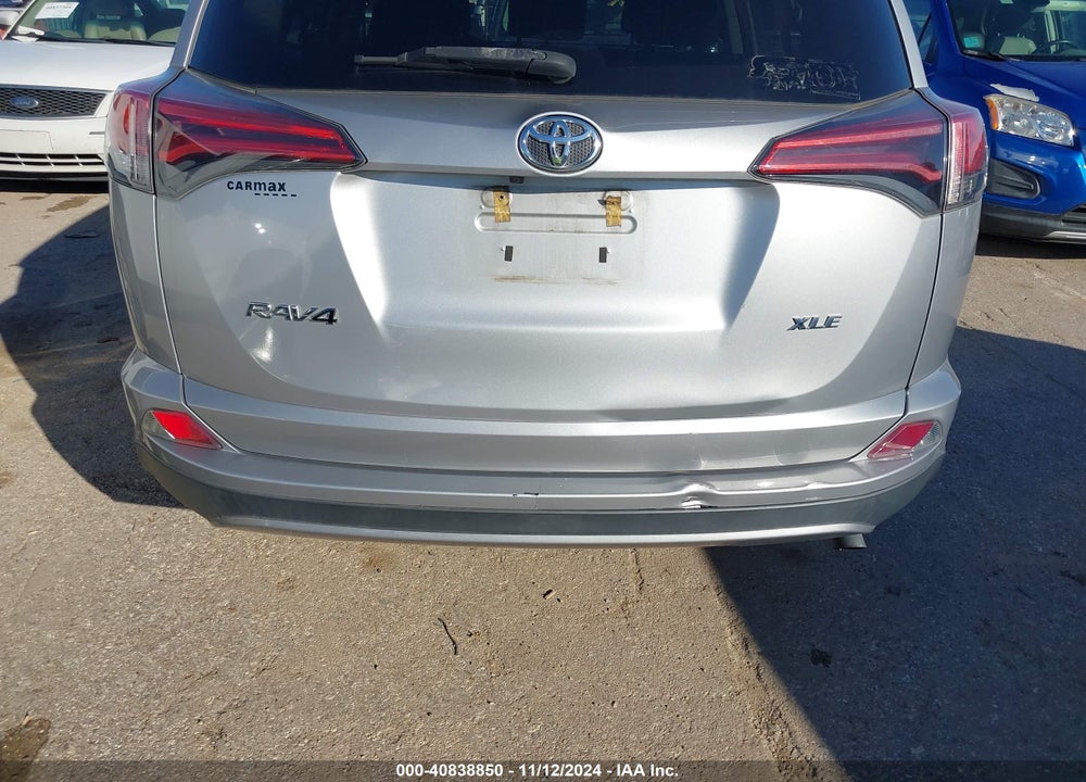 2018 TOYOTA RAV4 XLE VIN: 2T3WFREV8JW414951
