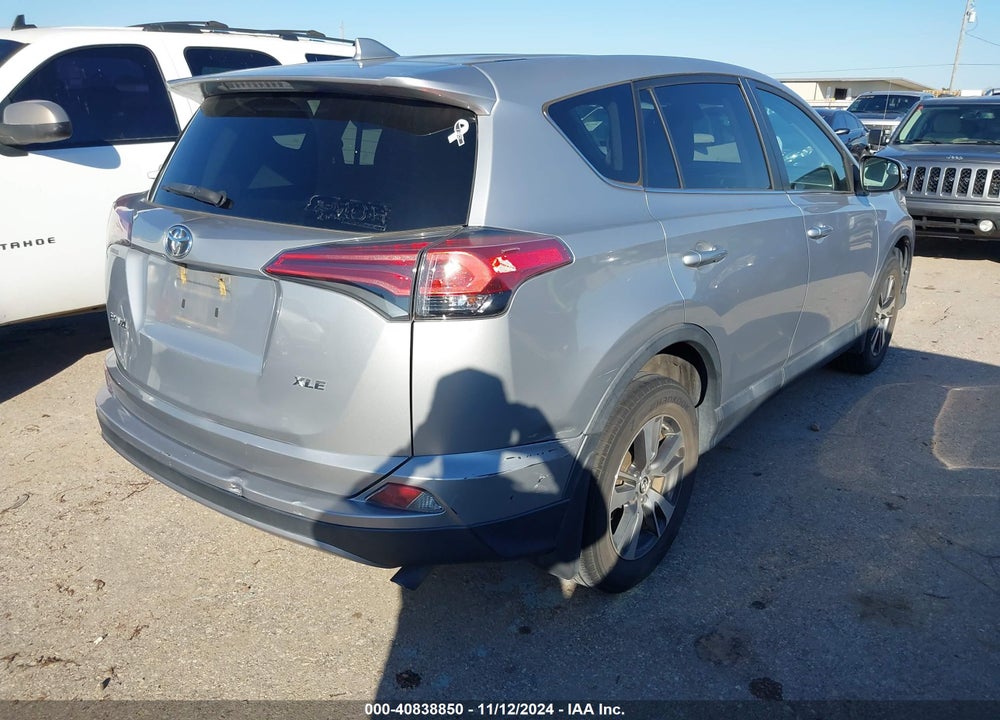 2018 TOYOTA RAV4 XLE VIN: 2T3WFREV8JW414951