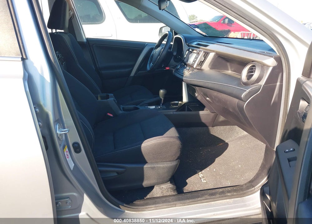 2018 TOYOTA RAV4 XLE VIN: 2T3WFREV8JW414951