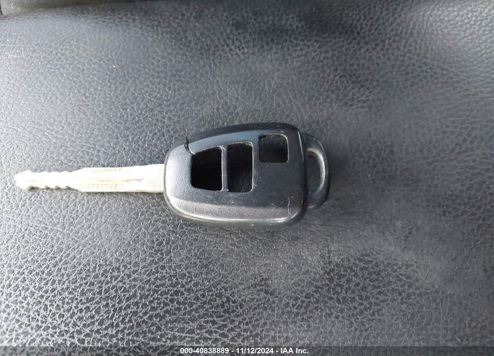 2017 TOYOTA RAV4 XLE VIN: 2T3RFREV6HW614539