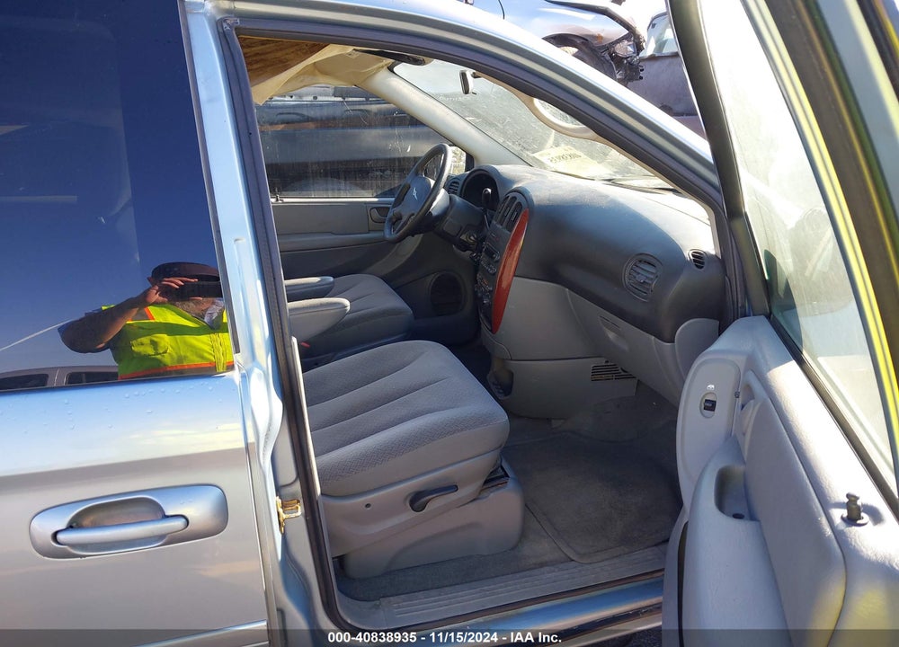2006 CHRYSLER TOWN & COUNTRY LX VIN: 2A4GP44R76R710189
