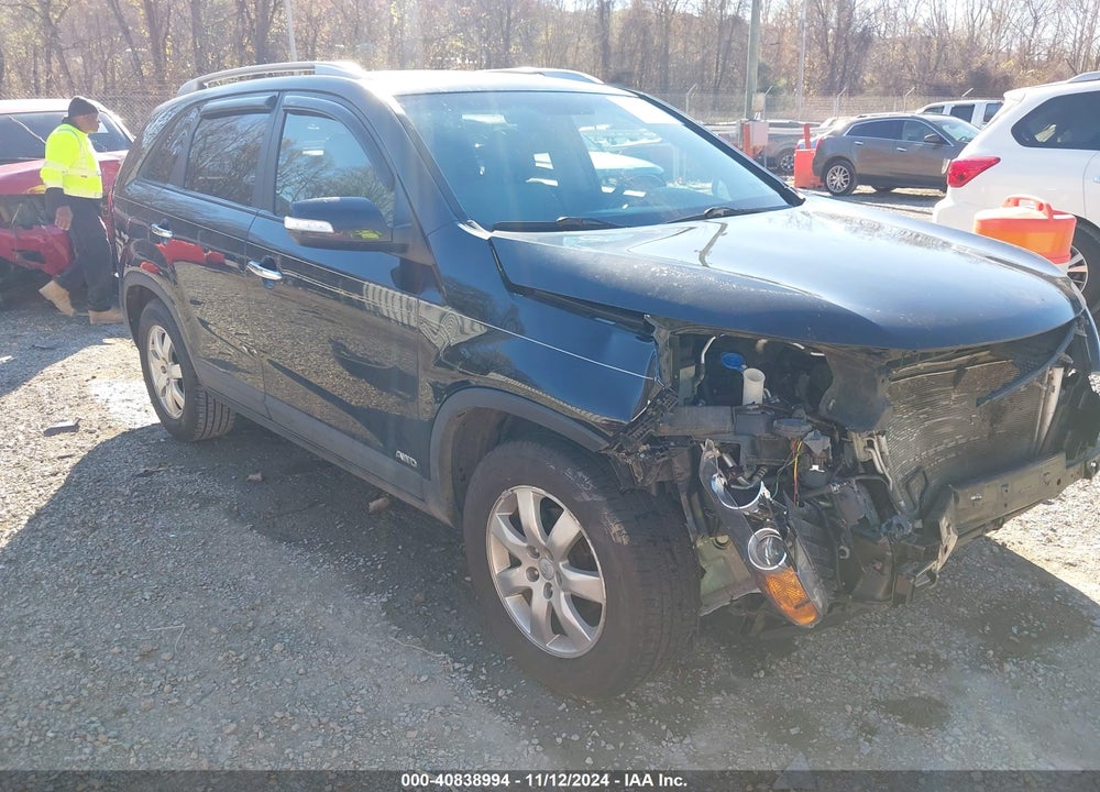 2013 KIA SORENTO LX V6 VIN: 5XYKTDA29DG327858