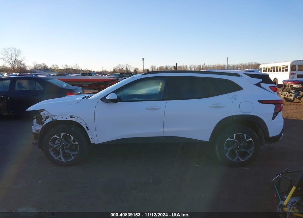 2024 CHEVROLET TRAX FWD LT VIN: KL77LHE23RC042329