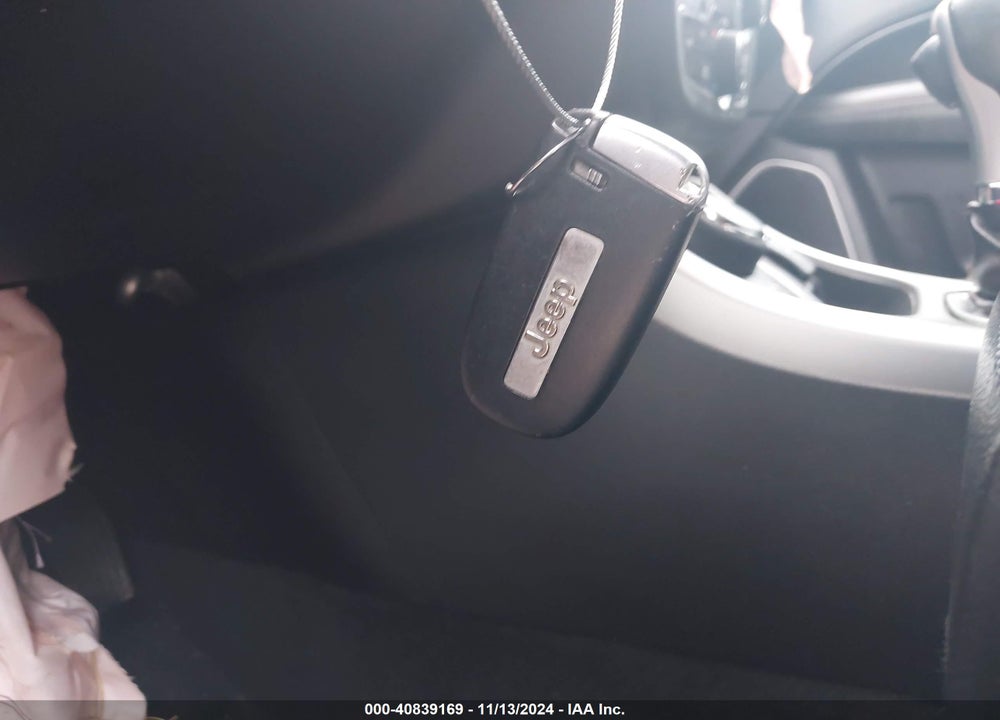2018 JEEP COMPASS LATITUDE 4X4 VIN: 3C4NJDBB3JT283880