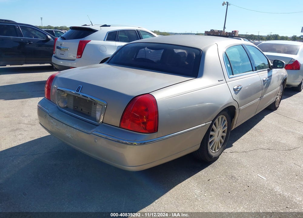 2003 LINCOLN TOWN CAR SIGNATURE VIN: 1LNHM82W03Y673962