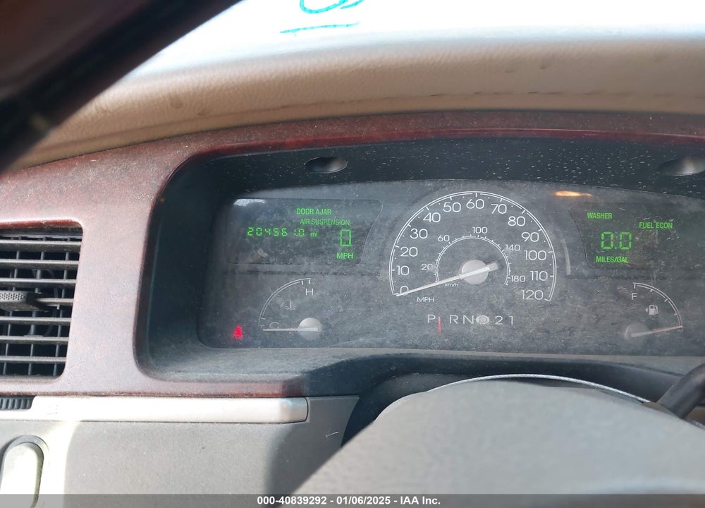 2003 LINCOLN TOWN CAR SIGNATURE VIN: 1LNHM82W03Y673962