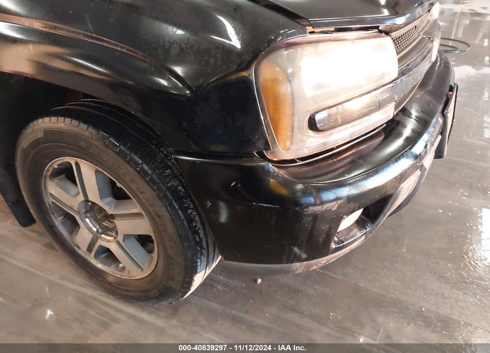 2005 CHEVROLET TRAILBLAZER LT VIN: 1GNDT13S852135452