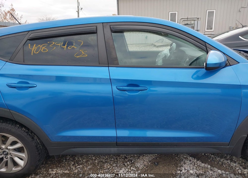 2017 HYUNDAI TUCSON SE VIN: KM8J23A41HU302852
