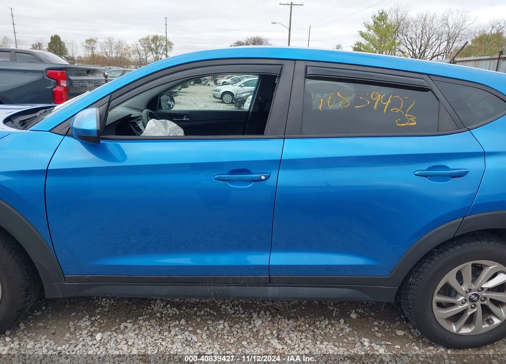 2017 HYUNDAI TUCSON SE VIN: KM8J23A41HU302852