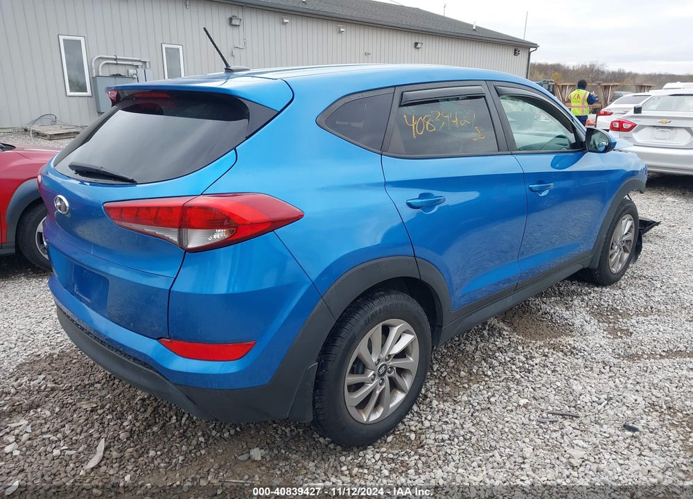 2017 HYUNDAI TUCSON SE VIN: KM8J23A41HU302852