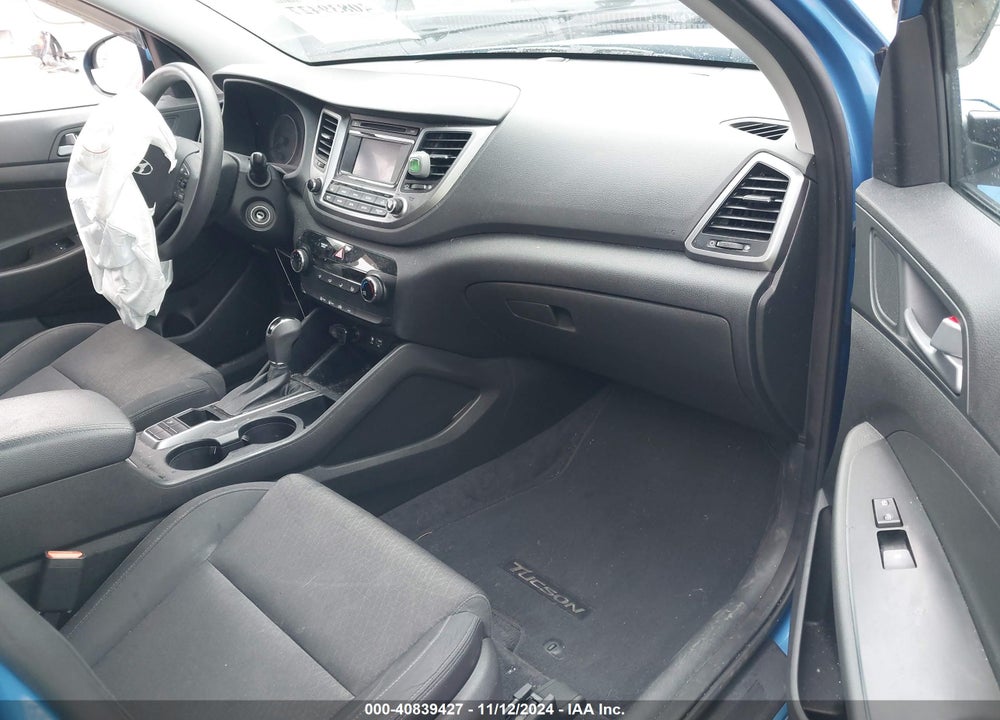 2017 HYUNDAI TUCSON SE VIN: KM8J23A41HU302852