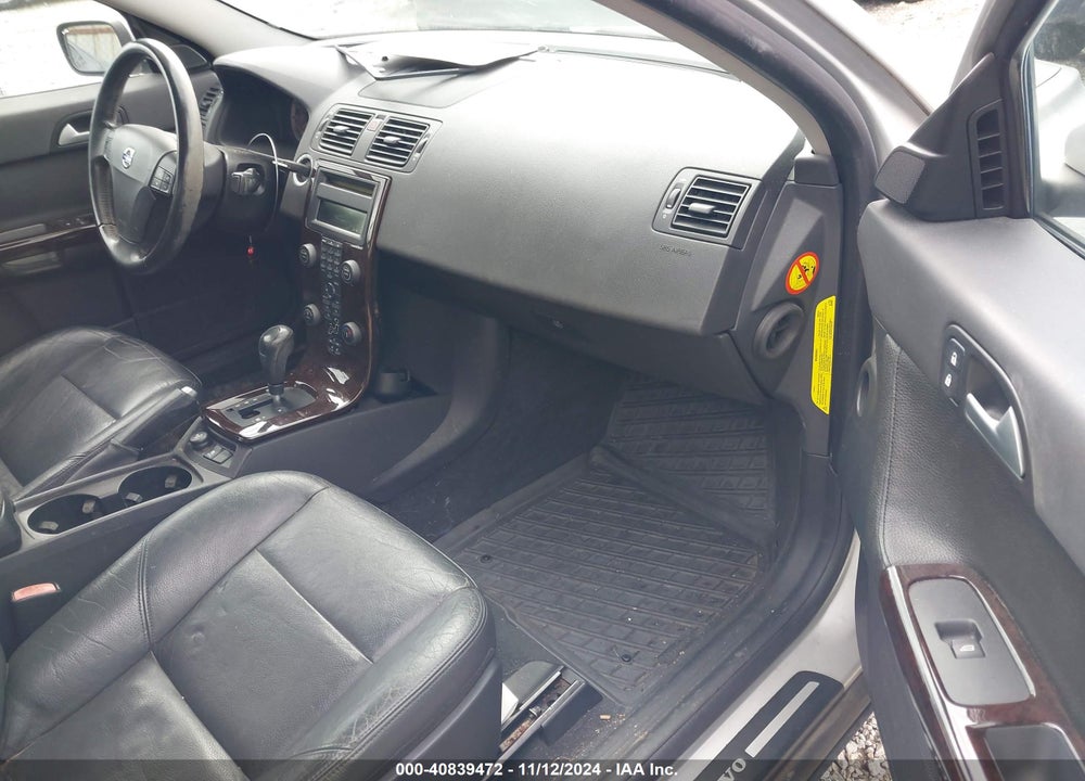 2005 VOLVO S40 2.4I VIN: YV1MS382752060060