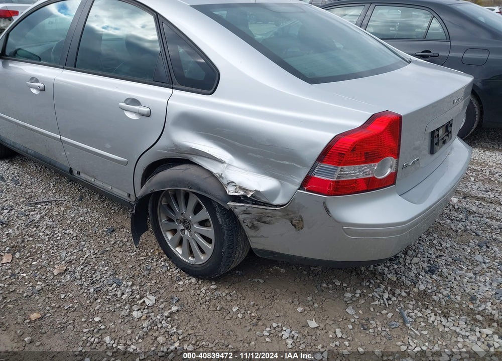 2005 VOLVO S40 2.4I VIN: YV1MS382752060060