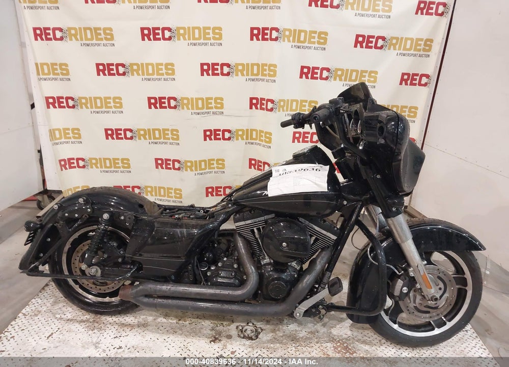 2011 HARLEY-DAVIDSON FLTRU VIN: 1HD1KGM12BB654787