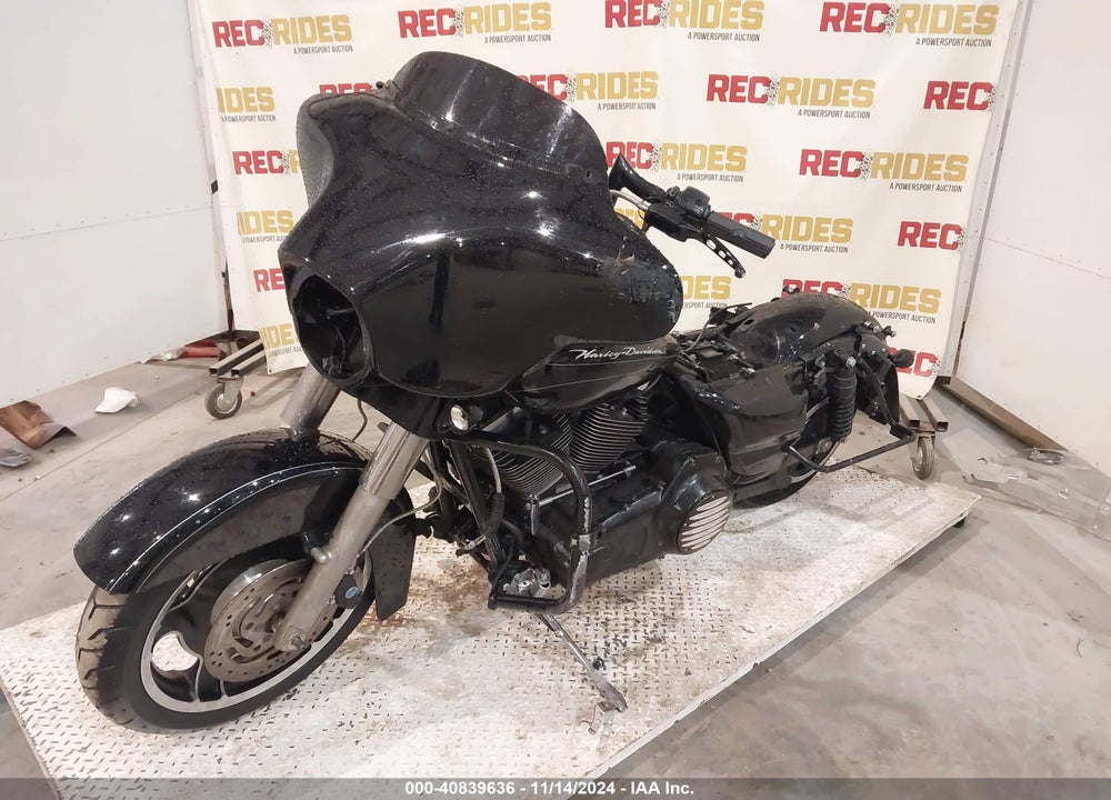 2011 HARLEY-DAVIDSON FLTRU VIN: 1HD1KGM12BB654787