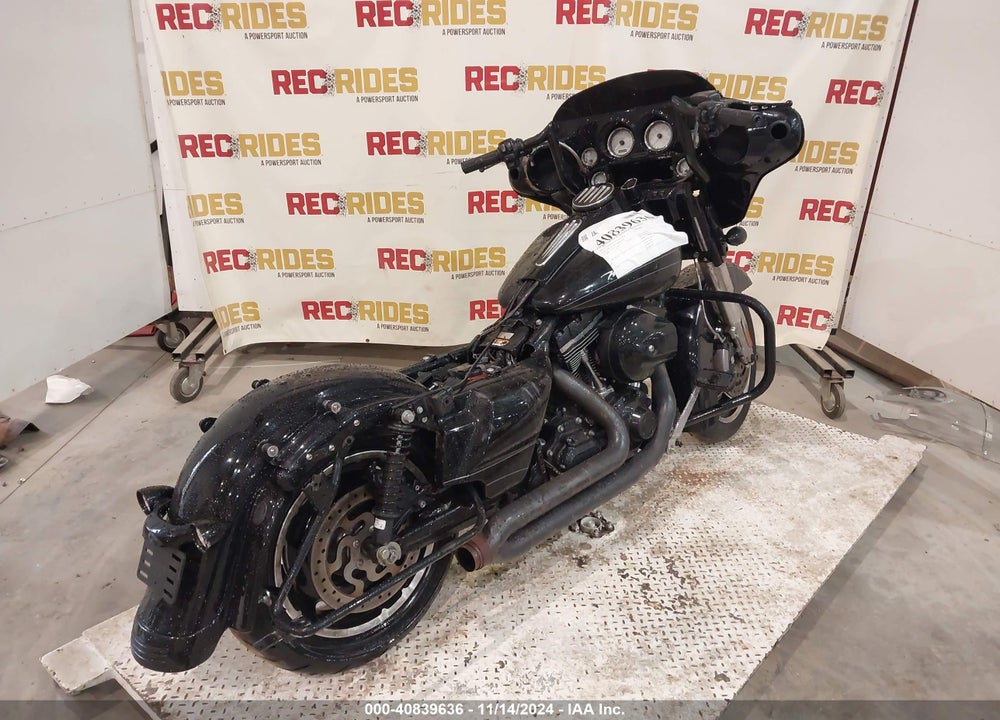 2011 HARLEY-DAVIDSON FLTRU VIN: 1HD1KGM12BB654787