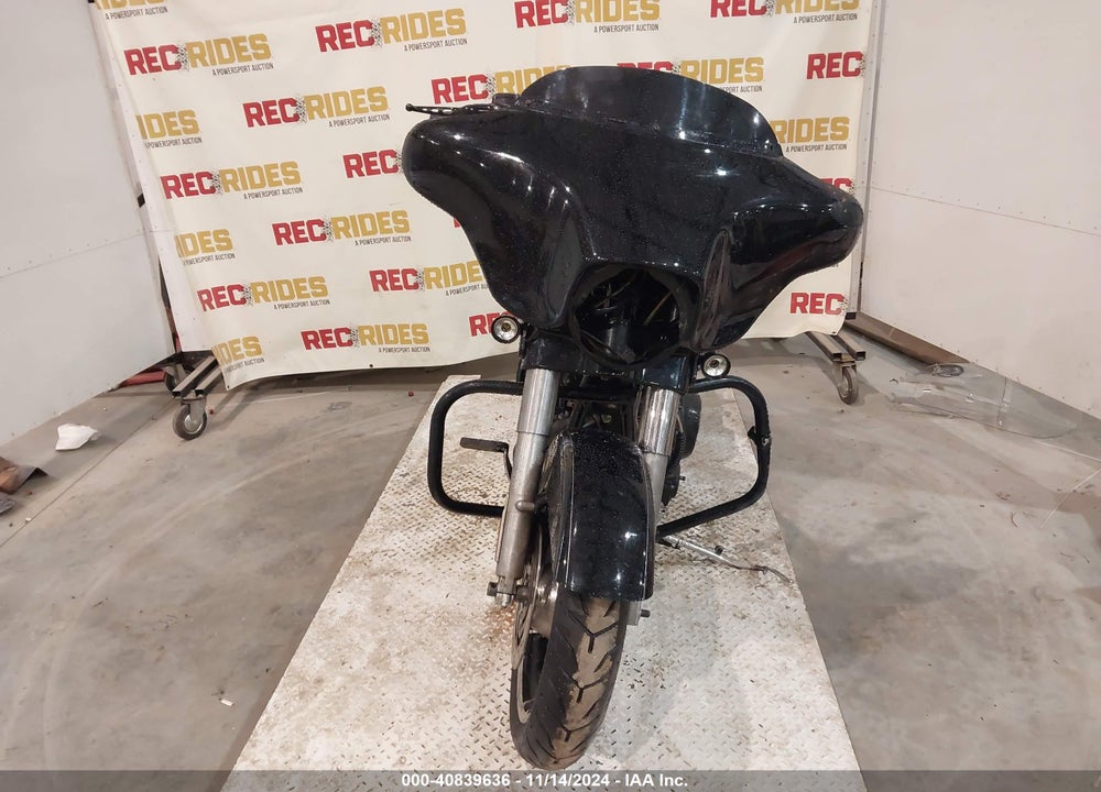 2011 HARLEY-DAVIDSON FLTRU VIN: 1HD1KGM12BB654787