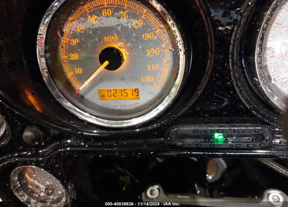 2011 HARLEY-DAVIDSON FLTRU VIN: 1HD1KGM12BB654787