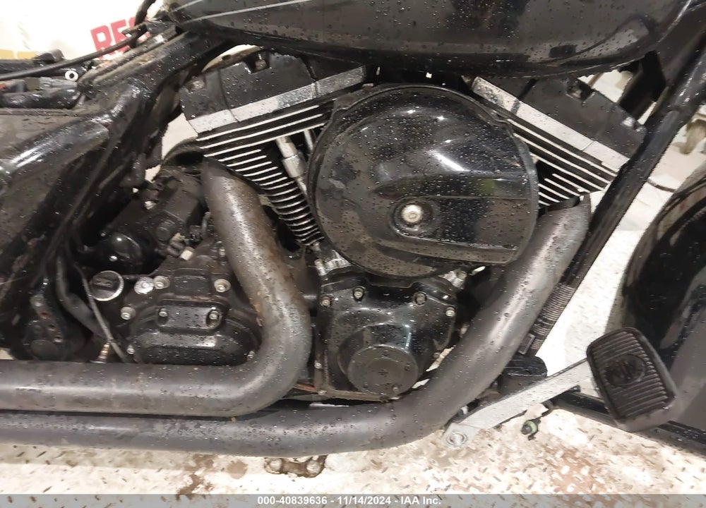 2011 HARLEY-DAVIDSON FLTRU VIN: 1HD1KGM12BB654787