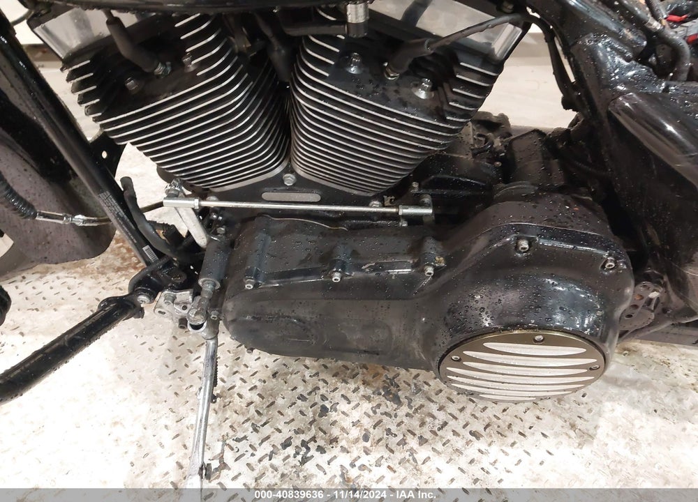 2011 HARLEY-DAVIDSON FLTRU VIN: 1HD1KGM12BB654787