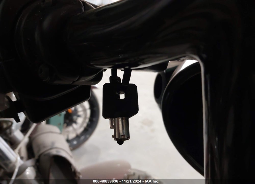 2011 HARLEY-DAVIDSON FLTRU VIN: 1HD1KGM12BB654787