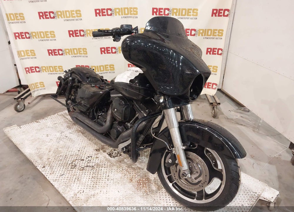 2011 HARLEY-DAVIDSON FLTRU VIN: 1HD1KGM12BB654787
