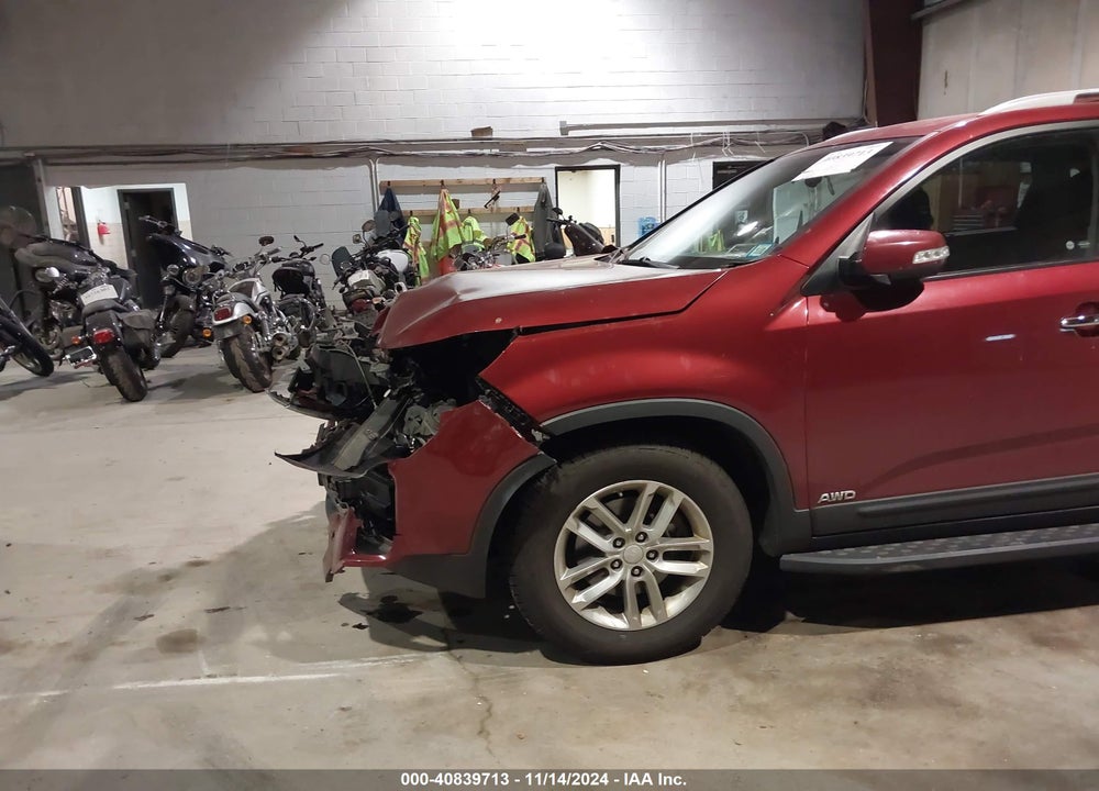 2015 KIA SORENTO LX VIN: 5XYKTCA65FG606787