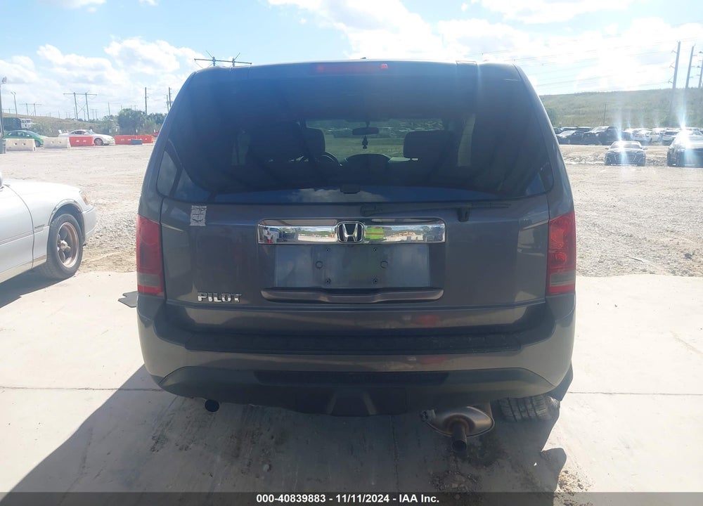 2015 HONDA PILOT LX VIN: 5FNYF3H28FB034030