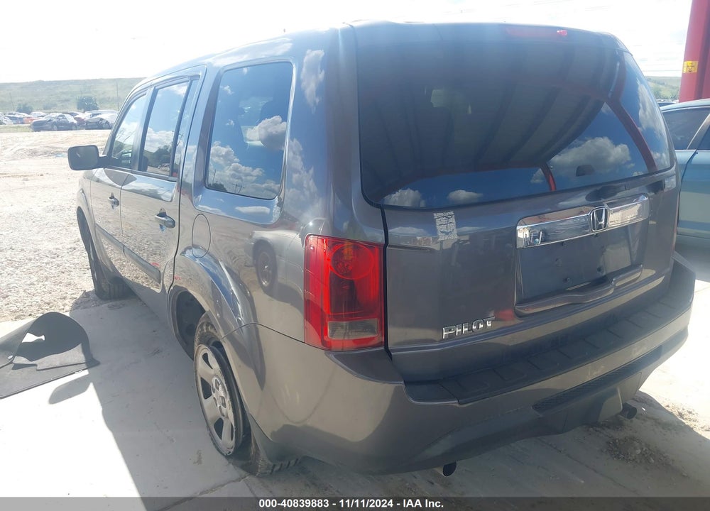 2015 HONDA PILOT LX VIN: 5FNYF3H28FB034030
