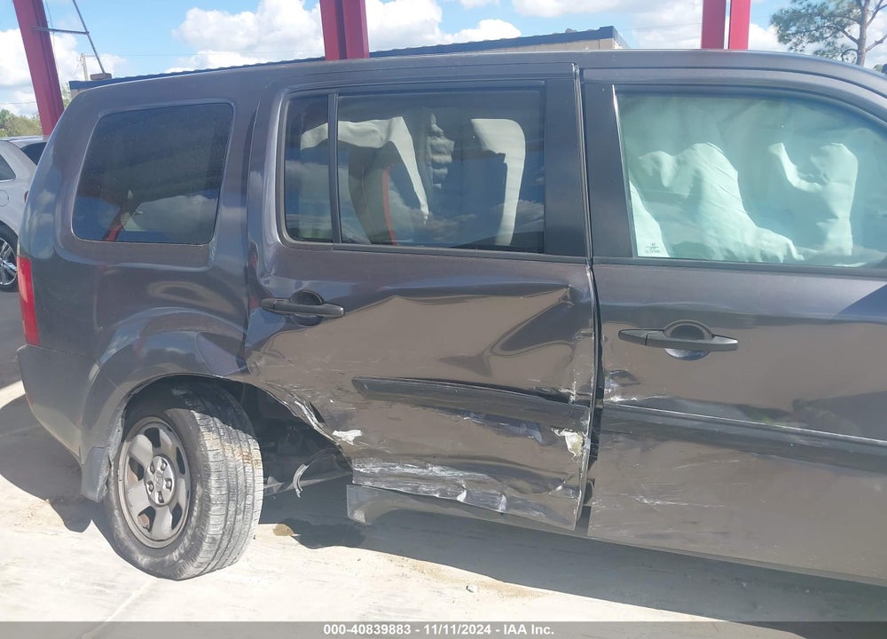 2015 HONDA PILOT LX VIN: 5FNYF3H28FB034030