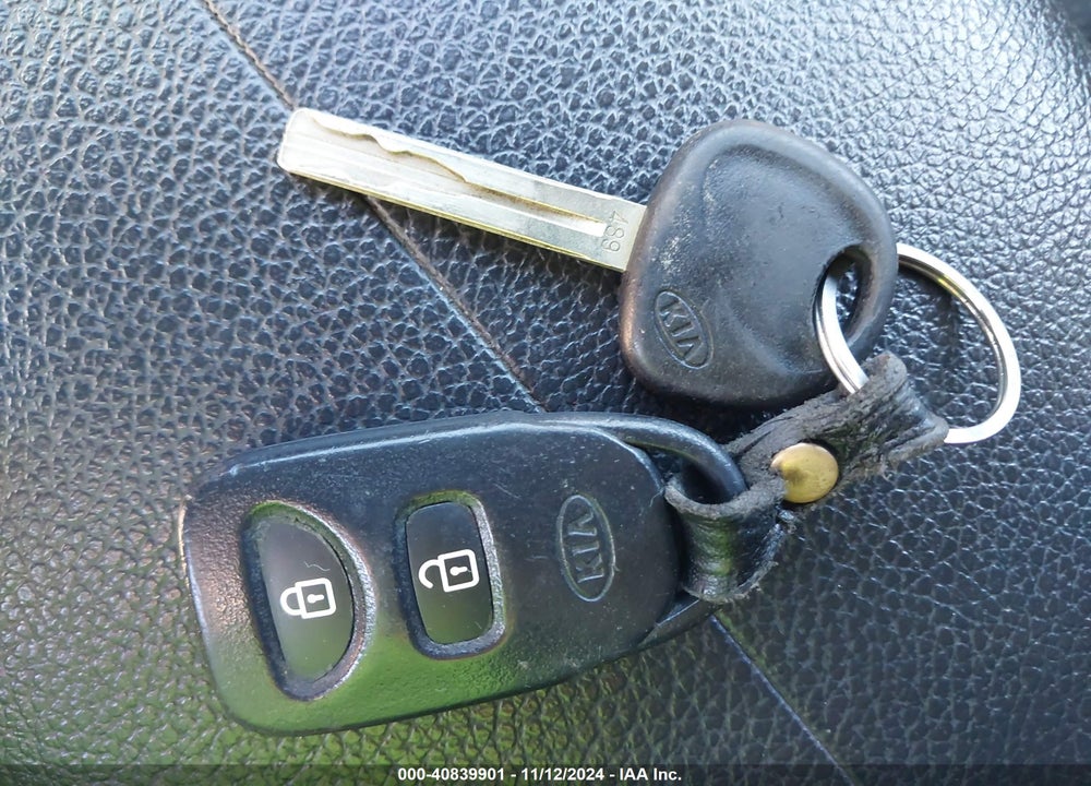 2013 KIA SORENTO LX VIN: 5XYKT3A1XDG371434
