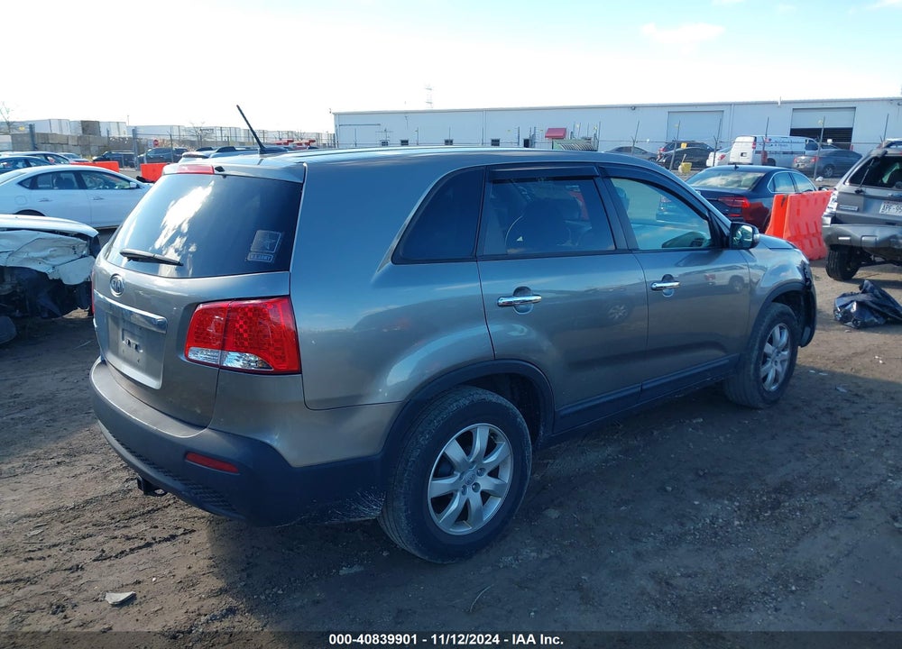 2013 KIA SORENTO LX VIN: 5XYKT3A1XDG371434