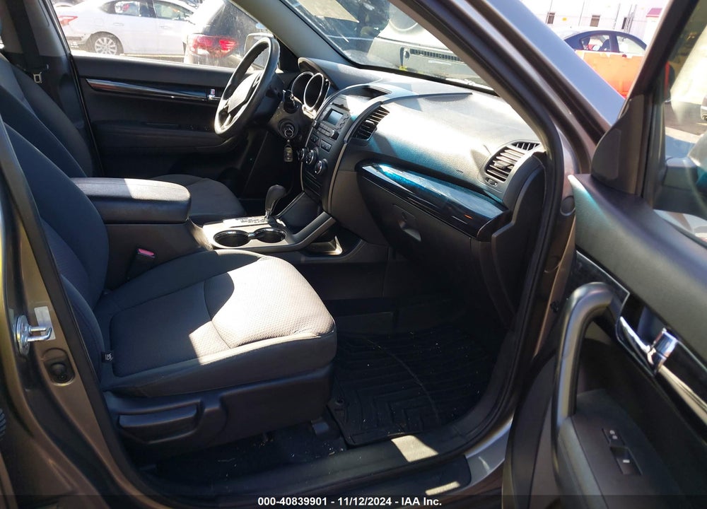 2013 KIA SORENTO LX VIN: 5XYKT3A1XDG371434