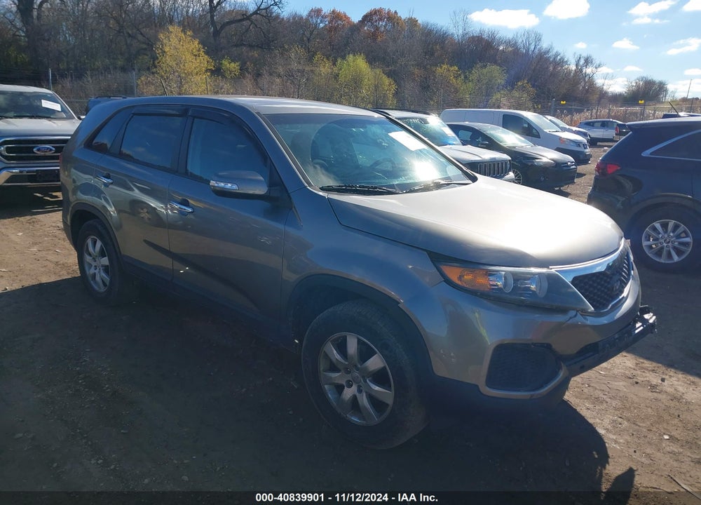 2013 KIA SORENTO LX VIN: 5XYKT3A1XDG371434
