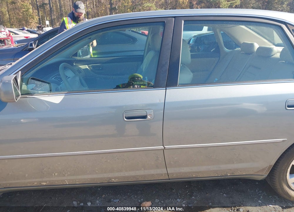 2001 TOYOTA AVALON XLS VIN: 4T1BF28B51U165394