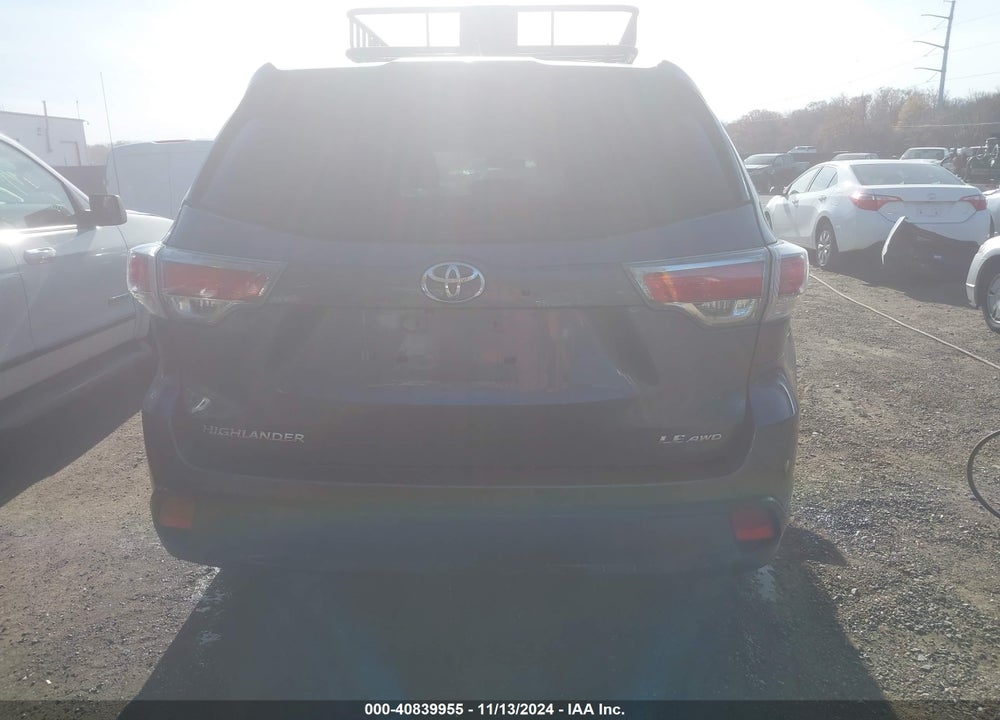 2015 TOYOTA HIGHLANDER LE PLUS V6 VIN: 5TDBKRFH0FS121640