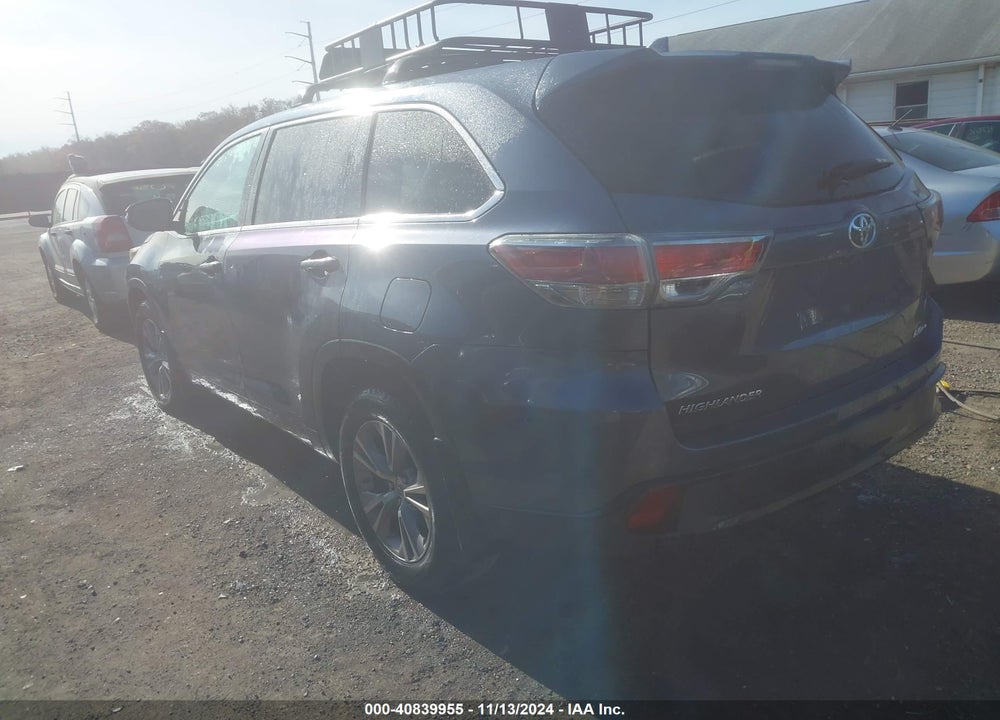 2015 TOYOTA HIGHLANDER LE PLUS V6 VIN: 5TDBKRFH0FS121640