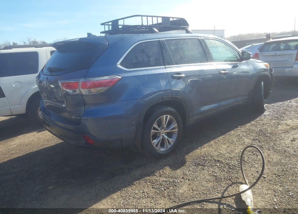 2015 TOYOTA HIGHLANDER LE PLUS V6 VIN: 5TDBKRFH0FS121640