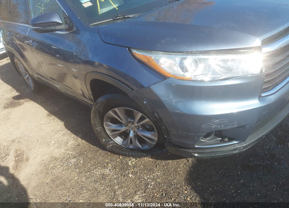 2015 TOYOTA HIGHLANDER LE PLUS V6 VIN: 5TDBKRFH0FS121640