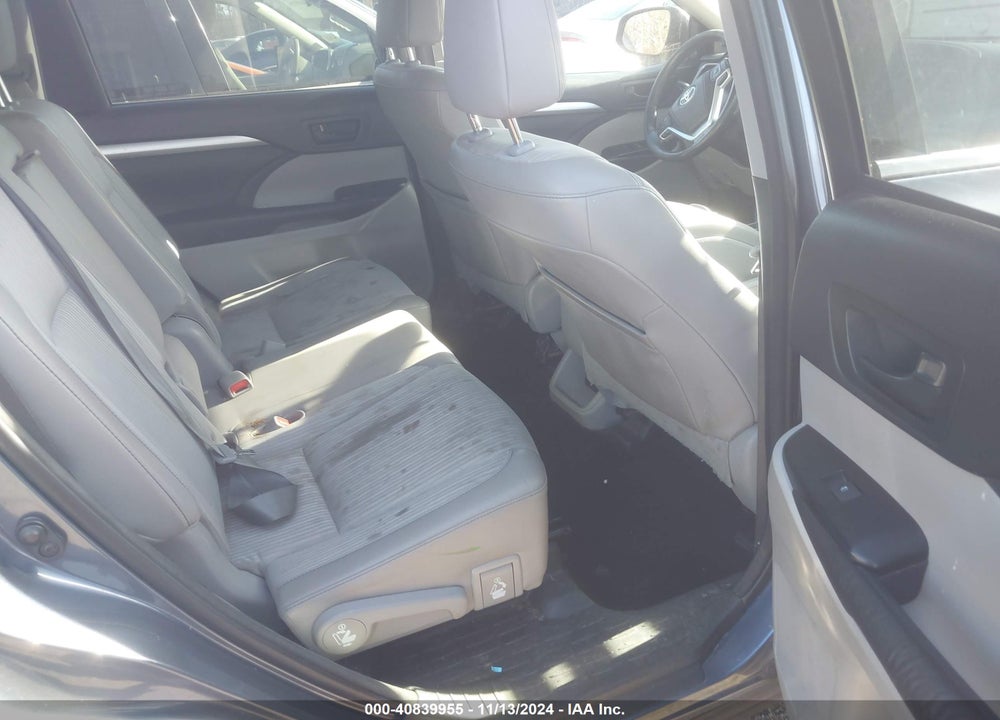 2015 TOYOTA HIGHLANDER LE PLUS V6 VIN: 5TDBKRFH0FS121640
