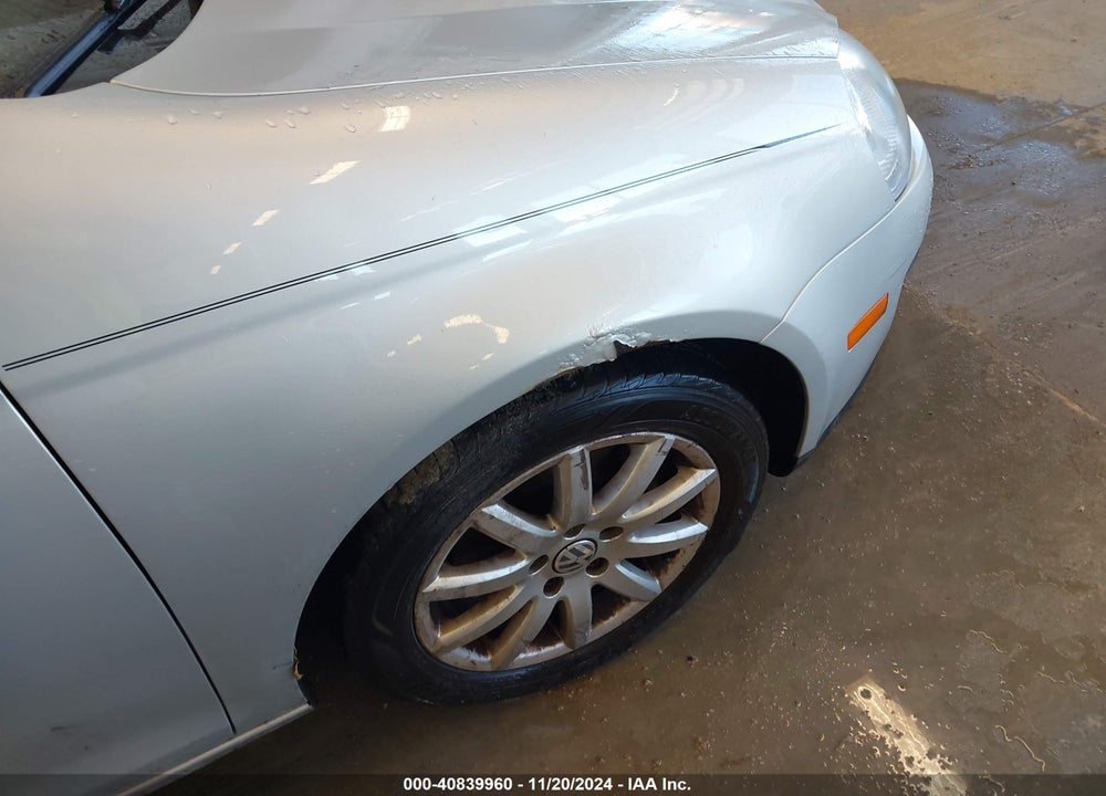 2010 VOLKSWAGEN JETTA LIMITED EDITION VIN: 3VWRZ7AJ5AM135581