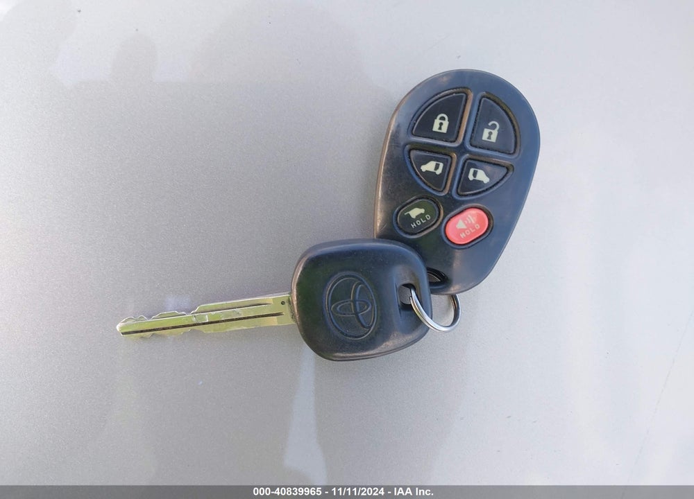 2006 TOYOTA SIENNA XLE VIN: 5TDBA22C26S074194