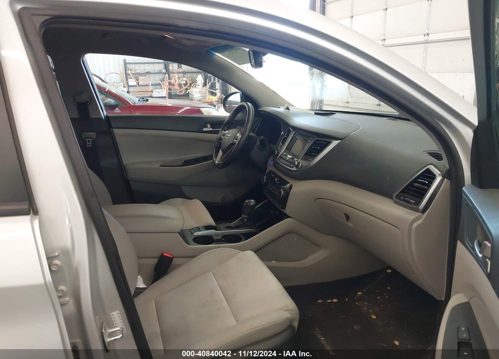 2017 HYUNDAI TUCSON SPORT VIN: KM8J3CA27HU582790
