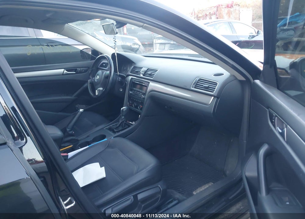 2015 VOLKSWAGEN PASSAT VIN: 1VWAT7A36FC089221